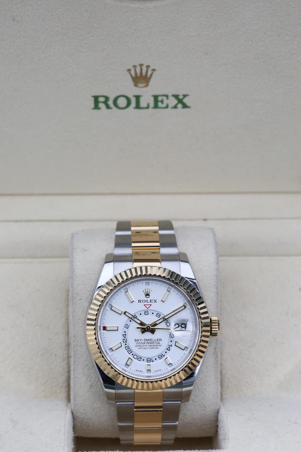 Rolex 326933 White SKY DWELLER 42mm 2019 - Image 2