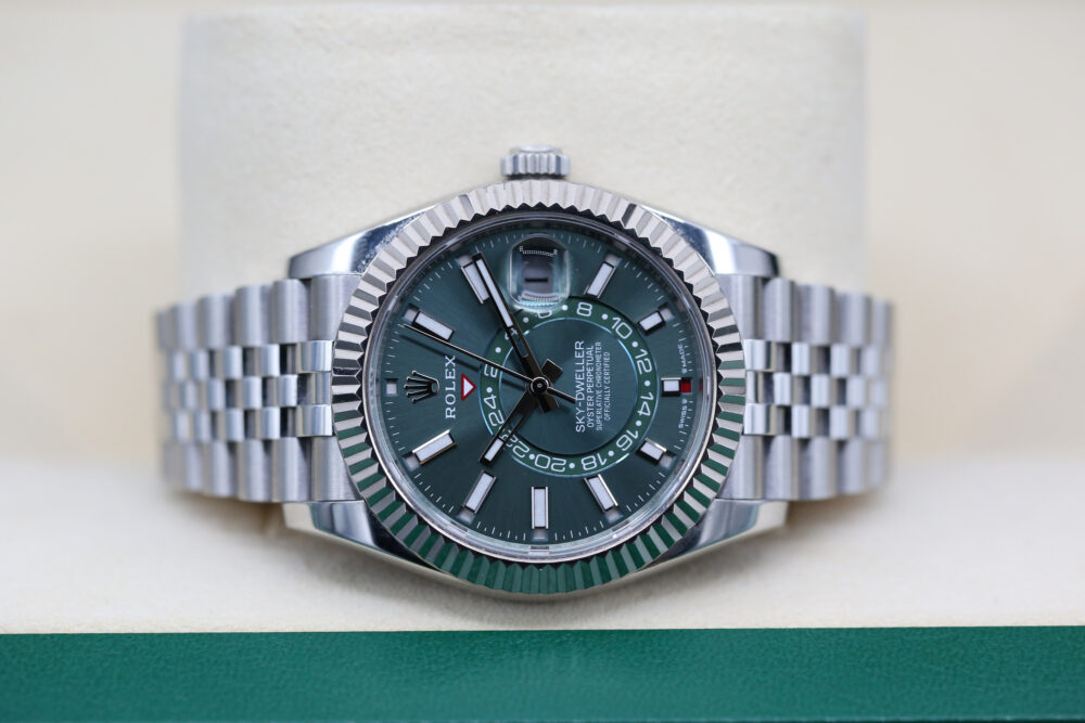 Rolex 336934 Green SKYDWELLER 42mm 2024 - Image 3