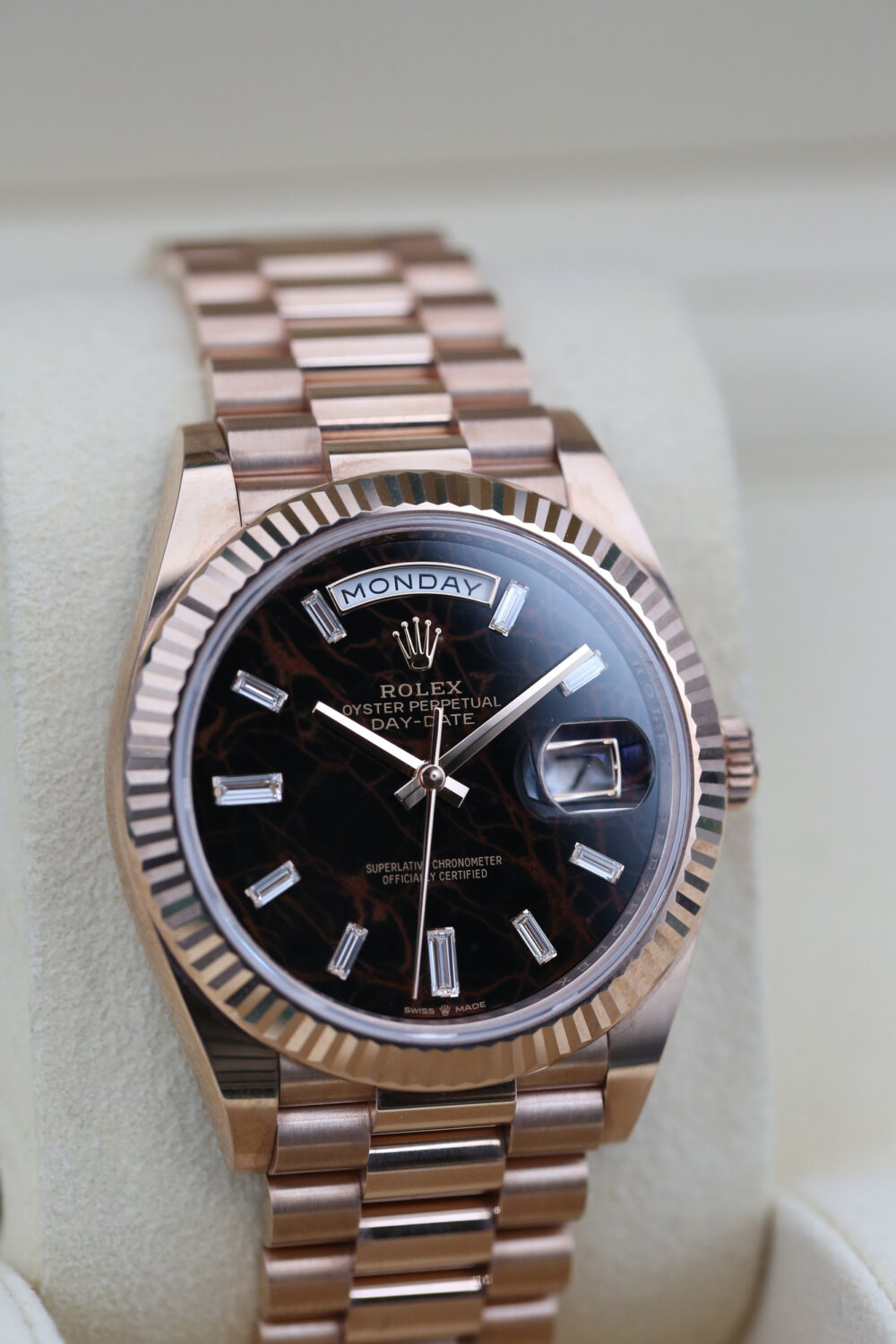 Rolex 228235 Eisenkiesel DAY-DATE 40mm 2022 - Image 2