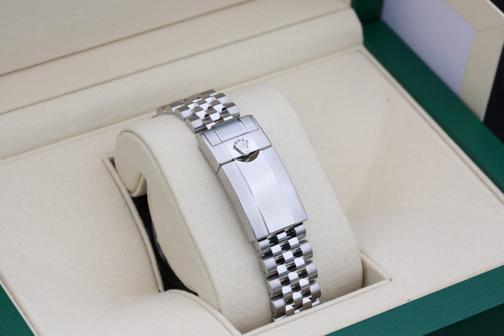 Rolex 126710GRNR Black GMT MASTER II 40mm 2025 Bruce Wayne - Image 8
