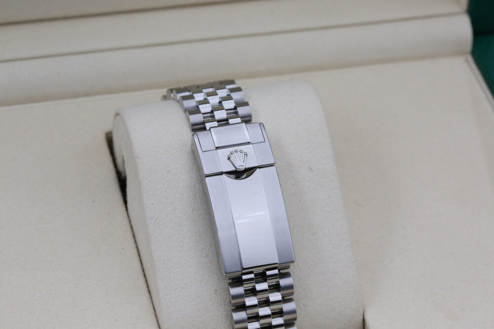 Rolex 126710GRNR Black GMT MASTER II 40mm 2025 Bruce Wayne - Image 8